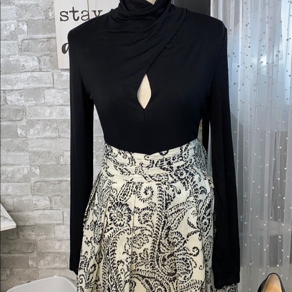 The Limited Pleated Linen Skirt - Picture 10 of 12